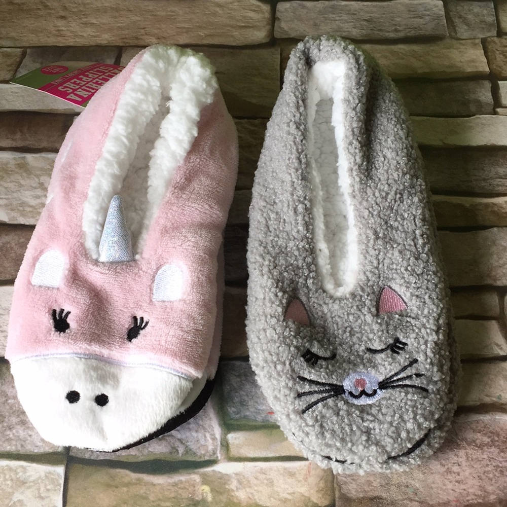 NWT- FREE COZY SOCK-- when you BUY 1